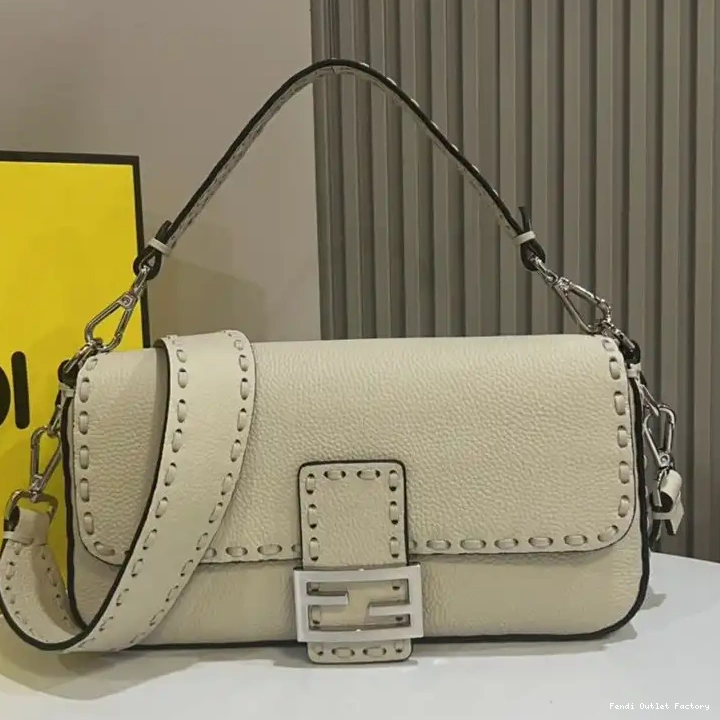 HOT Fendi Leather In Medium Beige Romano Selleria Cuoio Bag Baguette 0509